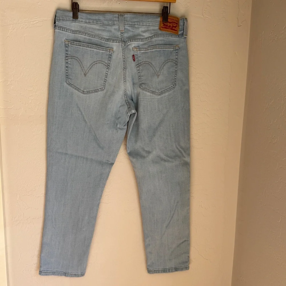 Levi's‎ Jeans Women's Light Wash Boyfriend Stretchy Jeans Size 31